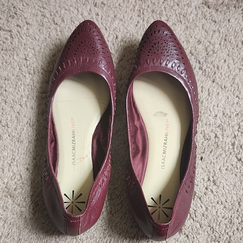 Isaac Mizrahi Women's Burgundy Flats